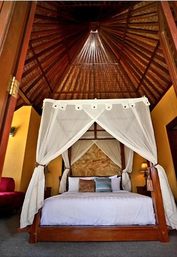 Balinese Villa In Berastagi Exterior photo