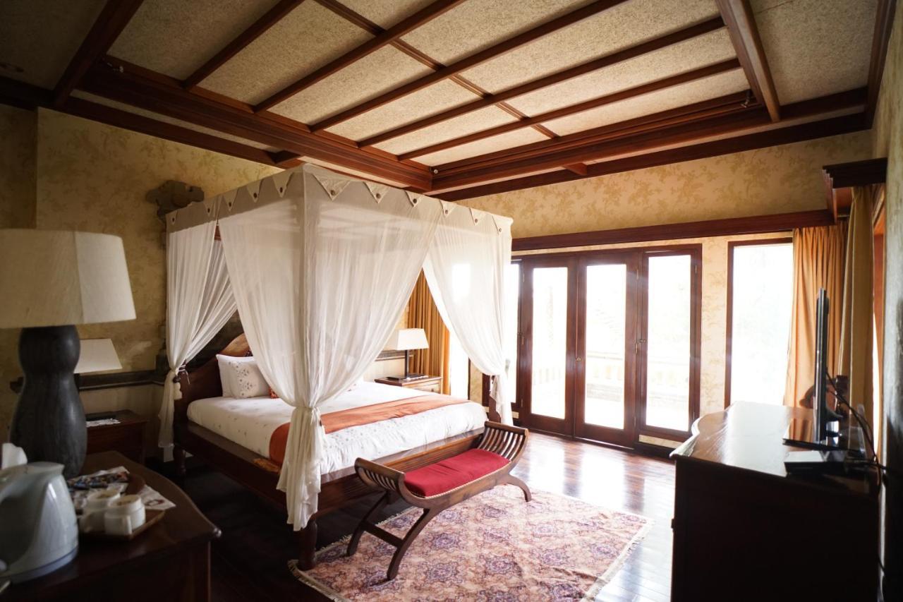 Balinese Villa In Berastagi Exterior photo