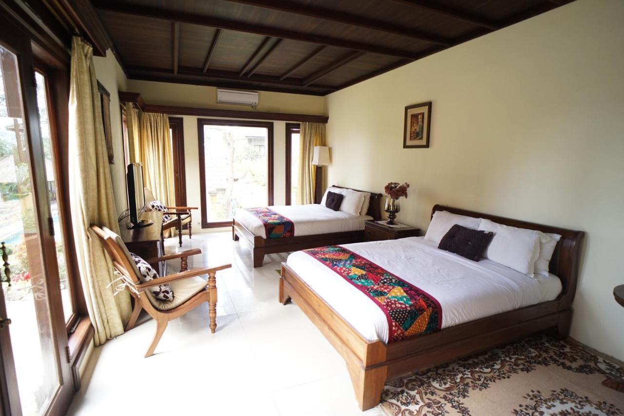 Balinese Villa In Berastagi Exterior photo
