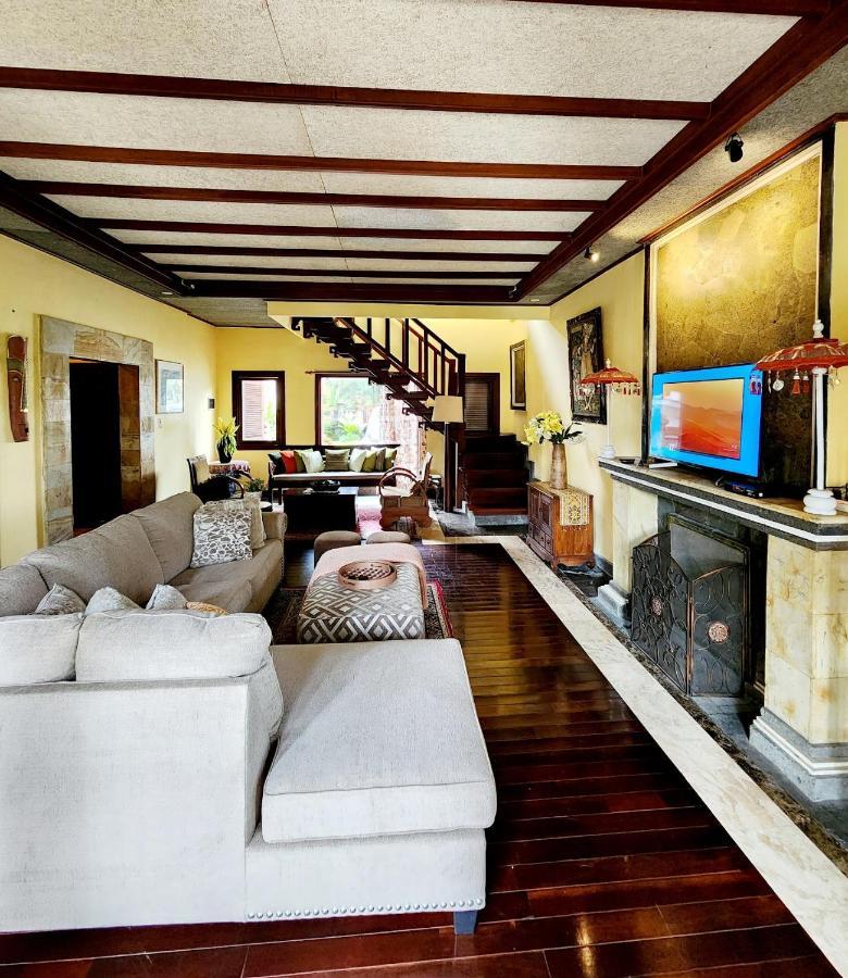 Balinese Villa In Berastagi Exterior photo