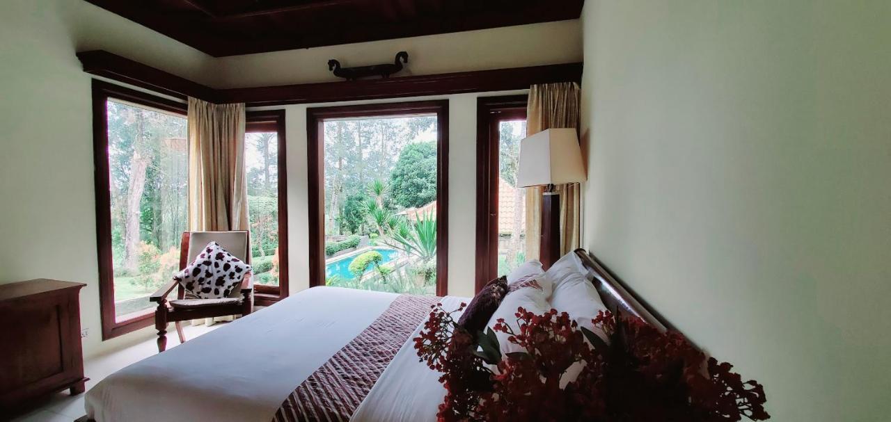 Balinese Villa In Berastagi Exterior photo