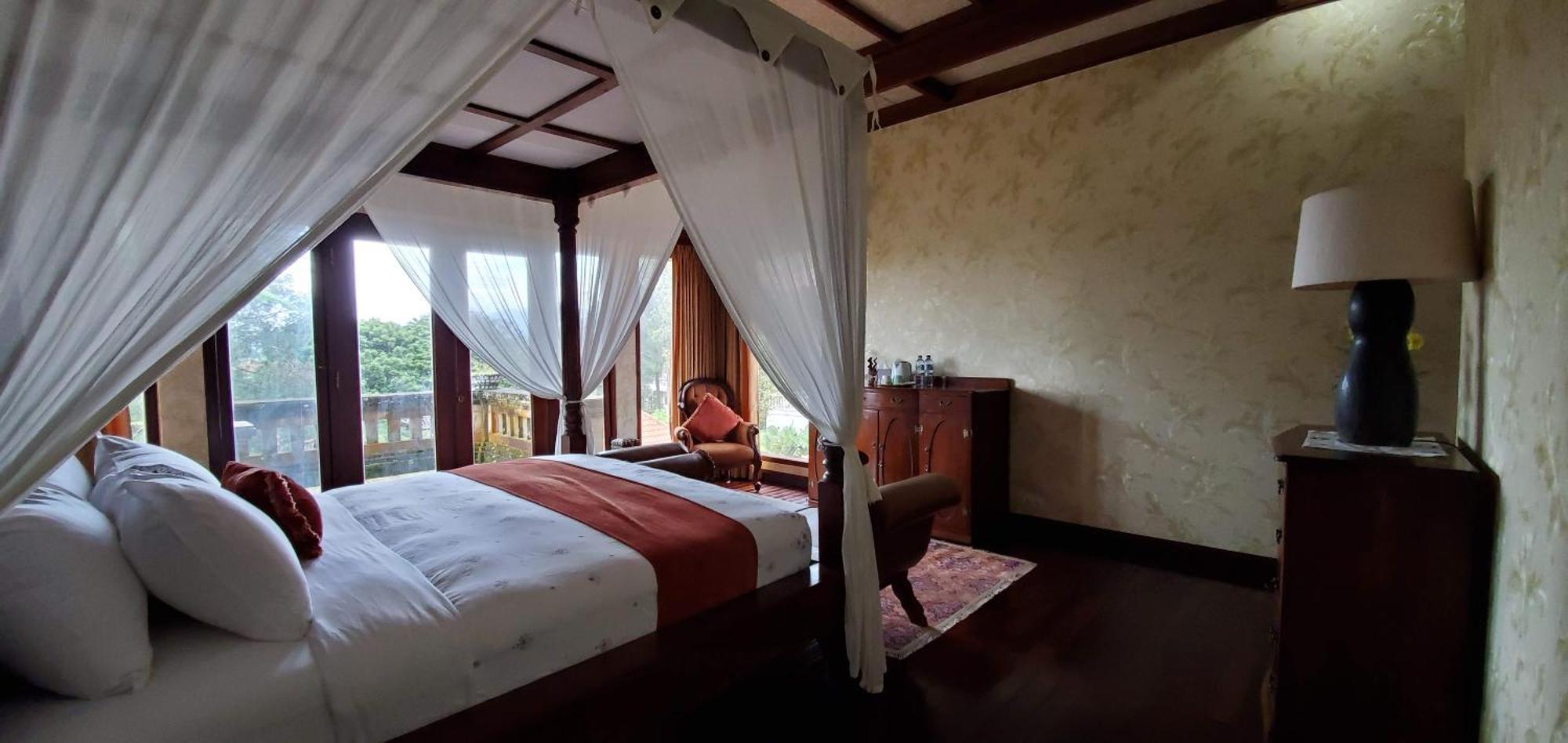 Balinese Villa In Berastagi Exterior photo